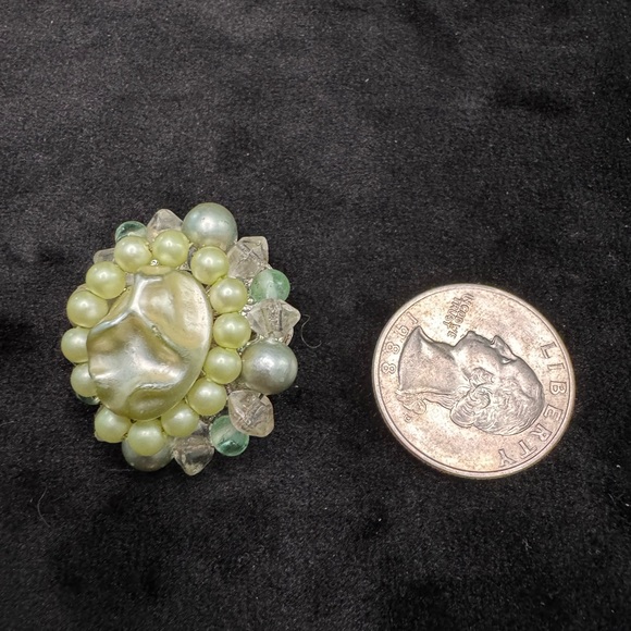 Vintage clip on earrings - Picture 2 of 3